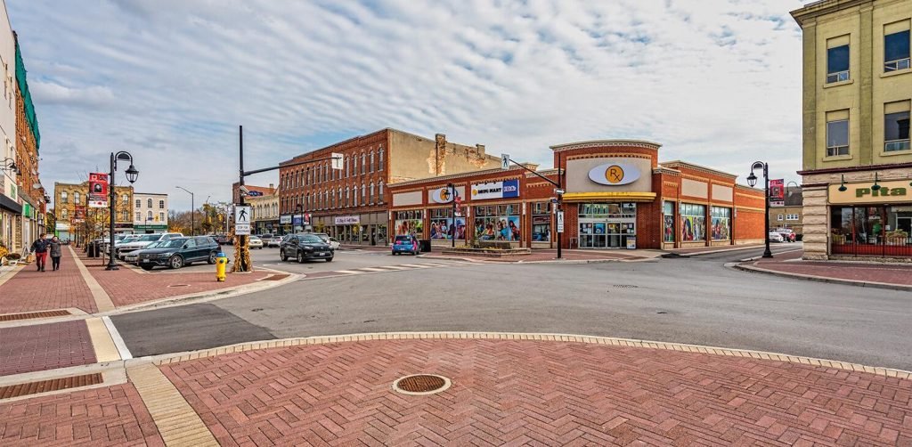 Gateway of Lindsay attraction 3